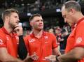 Sydney coach John Longmire (right) chats with an injured Luke Parker (left) and Taylor Adams. (Joel Carrett/AAP PHOTOS)